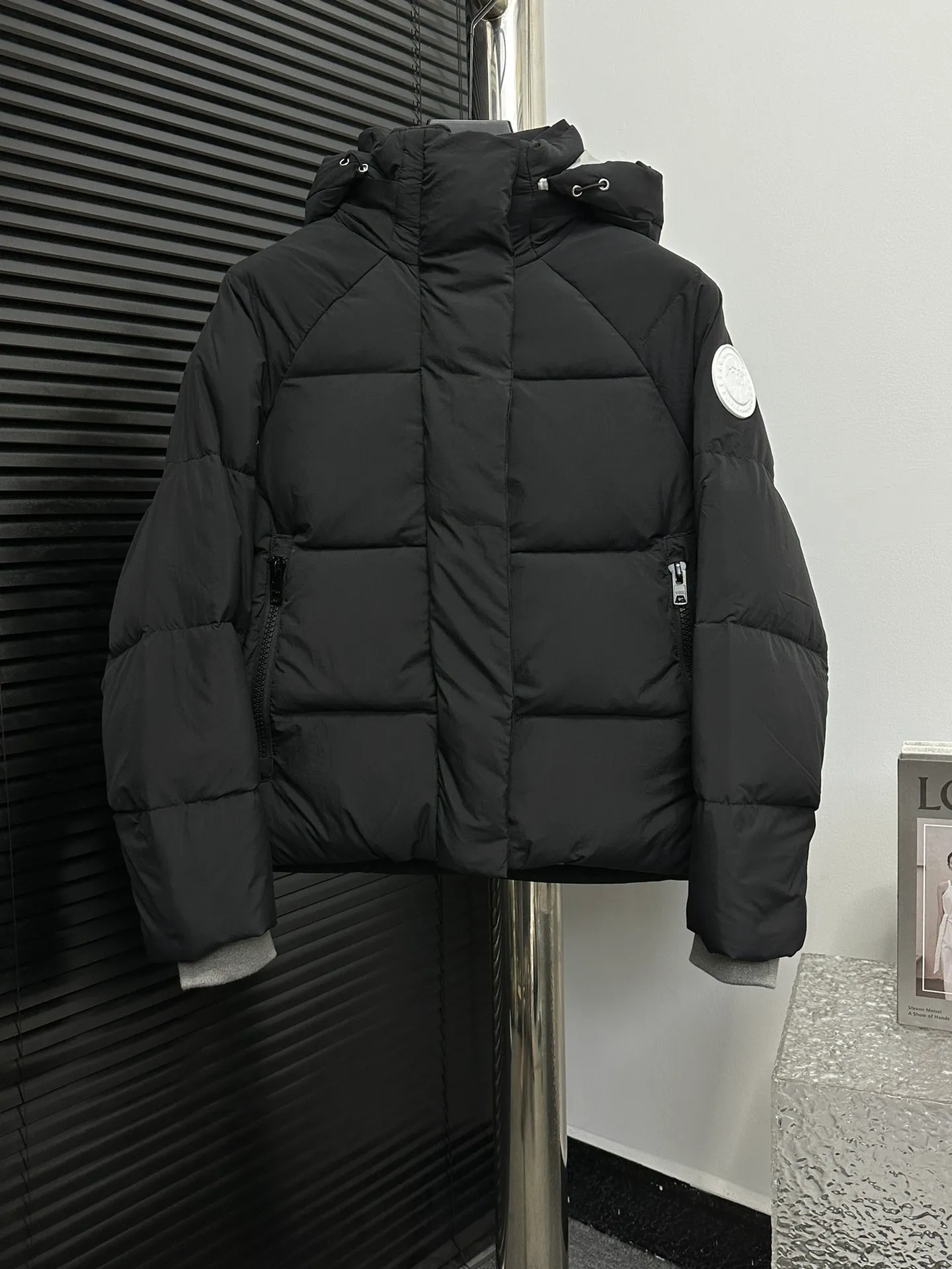 【𝗖𝗔𝗡𝗔𝗗𝗔 𝗚𝗢𝗢𝗦𝗘】 Series ： CORDURA ， Endura Luxe ， ， ； T ， ， 。 ： ， ， ， ， 。 White ， ， 。 ： Series ， 。 ： 。 Size：XS-L